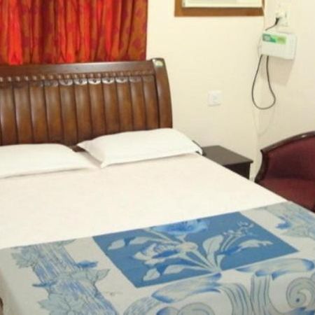 צ'נאי Lloyds Guest House, North Boag Road, T. Nagar מראה חיצוני תמונה