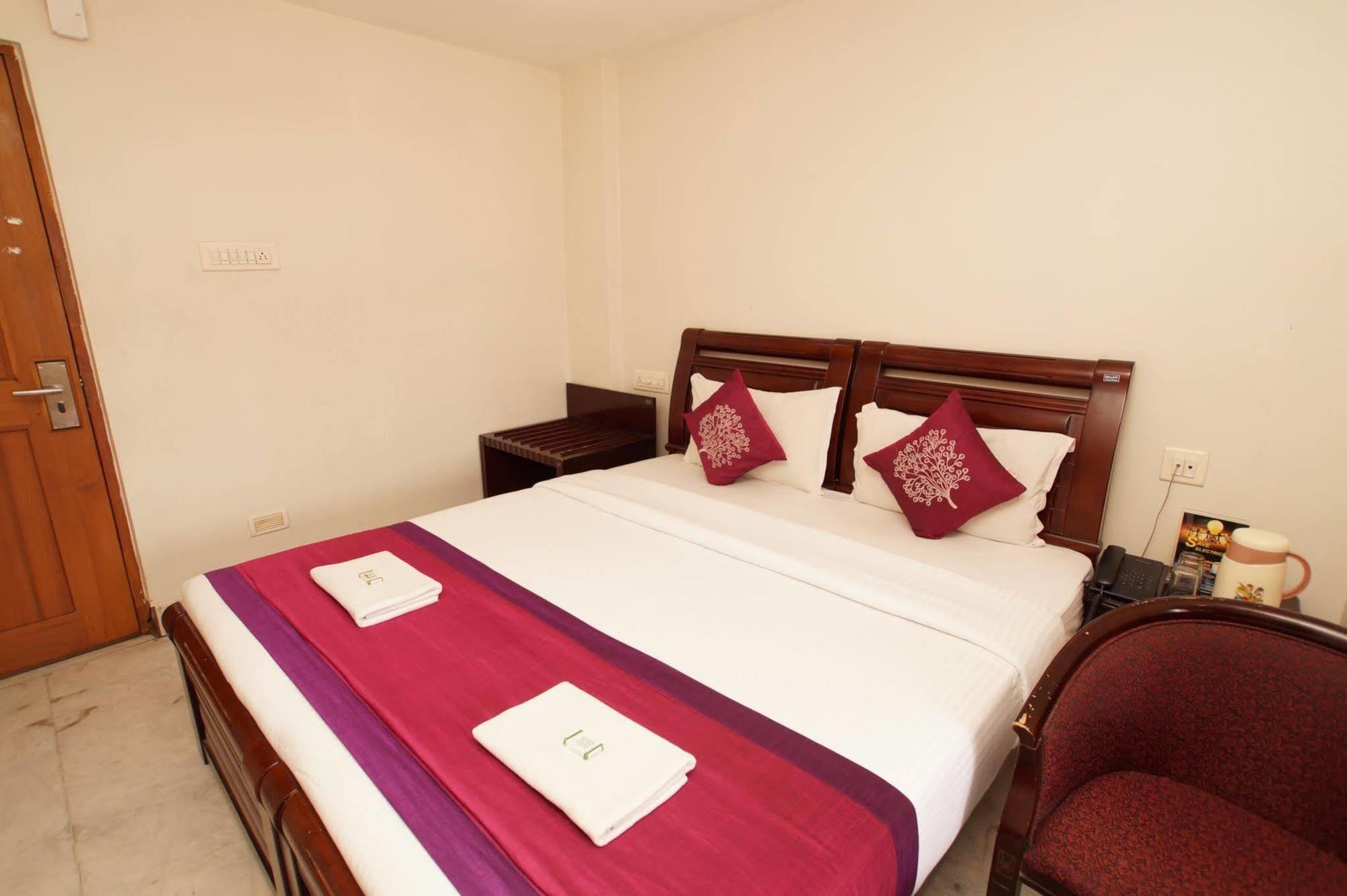 צ'נאי Lloyds Guest House, North Boag Road, T. Nagar מראה חיצוני תמונה